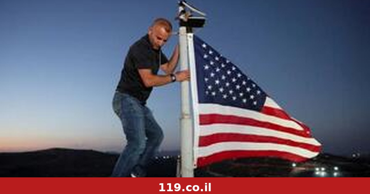 הבעלים הגיע לביתו בקוסרה - והניף את דגל ארה"ב: "העדיפות - להיות עם משפחתי"