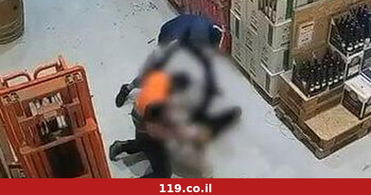 מול המצלמות: דקרו ללא הפסקה באמצע הסופר בבאר שבע | תיעוד
