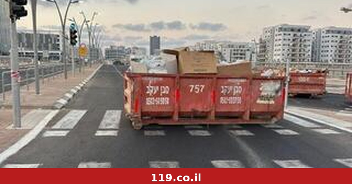 רגע לפני השבת: מכולות הונחו בכניסה לשכונה המעורבת בבני ברק