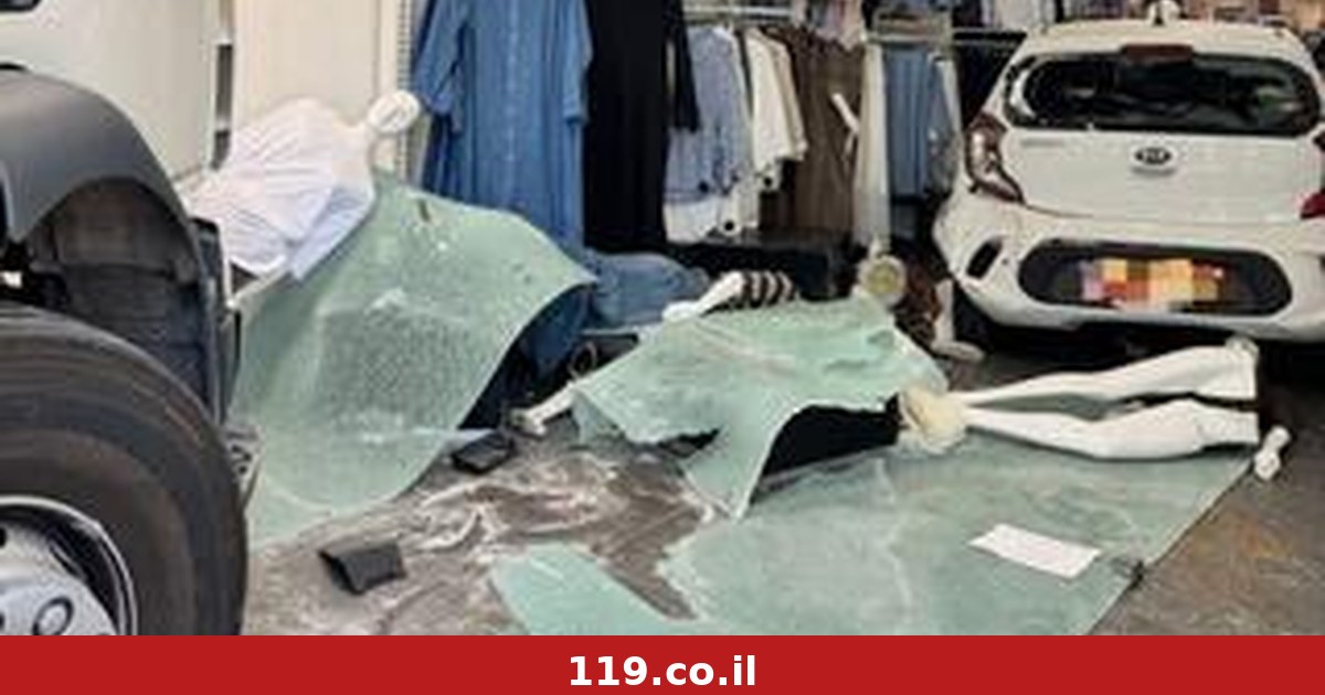 רכב נפגע ממשאית, סטה - ודהר לחנות בקריית גת דרך חלון הראווה | תיעוד