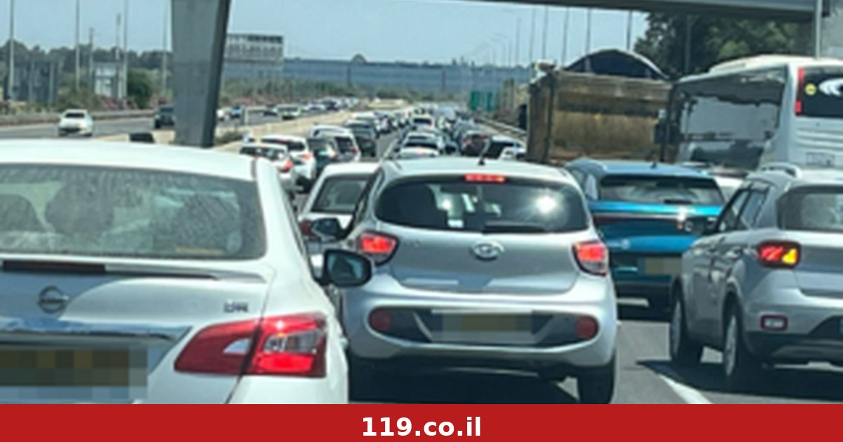 מעדיפים לעמוד בפקקים: רק 16% מהישראלים מגיעים לעבודה בתחבורה ציבורית