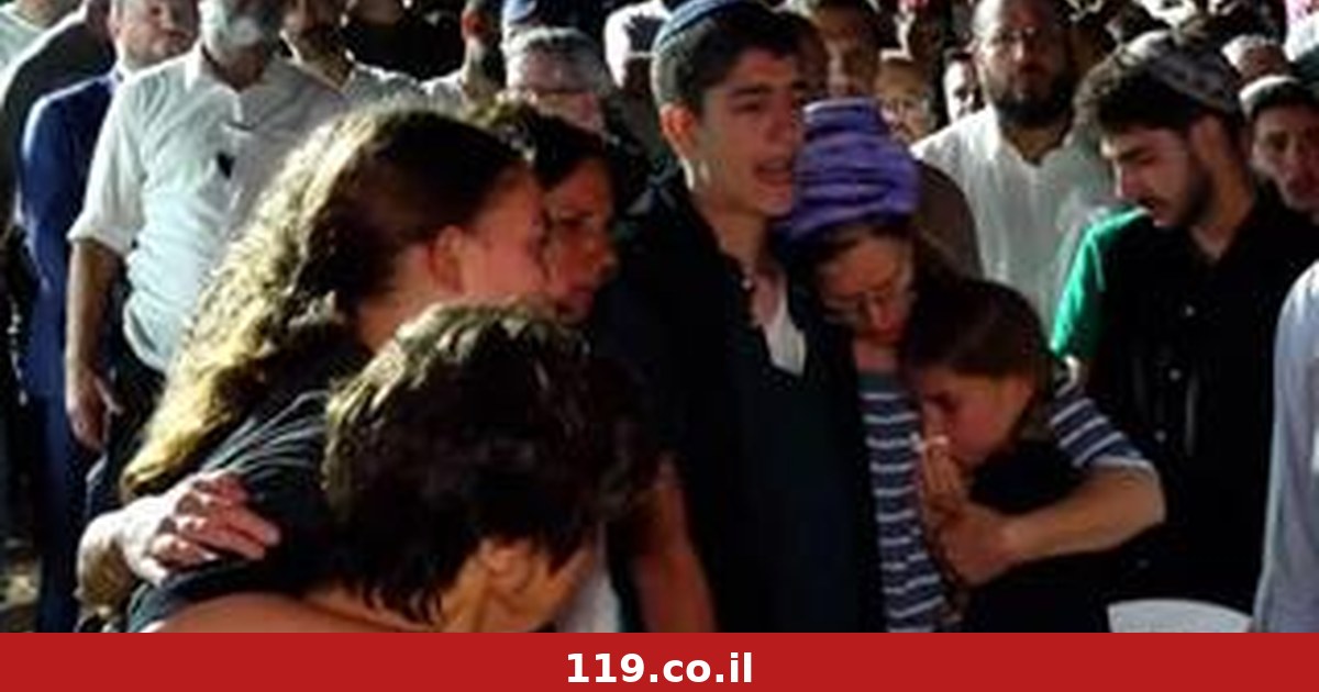 חיבוק משפחתי קורע לב ליד קברו של נתנאל, הבן שהציל ספד: "תודה שנתת לי את החיים" | שידור ישיר