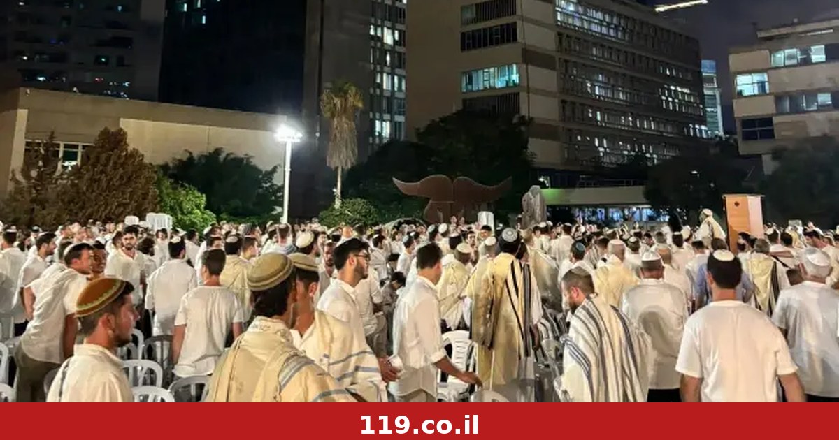 אחרי שובם של החטופים: תפילת יום הכיפורים בכיכר קיבלה משמעות