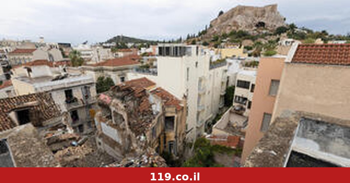 בלב התיירותי של אתונה: בניין קרס בעקבות פיצוץ, שישה נהרגו