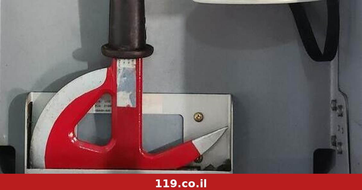 כלי החירום הפך לנשק: האמירויות אישרו שהקברניט הותקף בגרזן