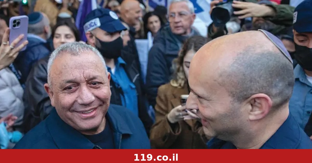איזנקוט חוטף מתוך המחנה: "חסר לו ניסיון ממשלתי - זה לא צבא"